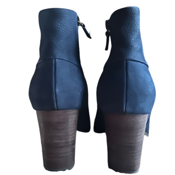 Cole Haan Cassidy Leather Stack Heel Ankle Booties in Blazer Blue Nubuck Sz 8 - Picture 4 of 6